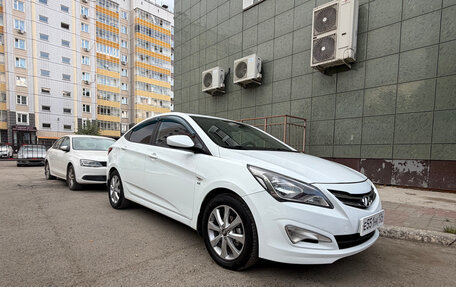 Hyundai Solaris II рестайлинг, 2015 год, 900 000 рублей, 2 фотография