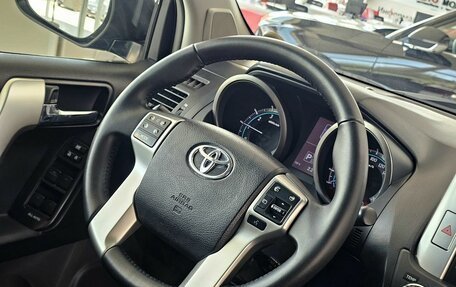 Toyota Land Cruiser Prado 150 рестайлинг 2, 2010 год, 3 099 000 рублей, 24 фотография
