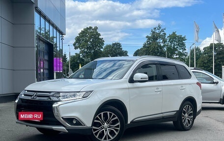 Mitsubishi Outlander III рестайлинг 3, 2018 год, 1 899 000 рублей, 3 фотография