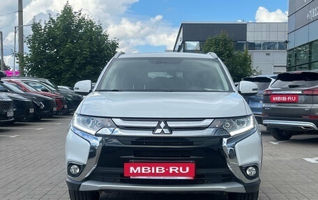 Mitsubishi Outlander III рестайлинг 3, 2018 год, 1 899 000 рублей, 2 фотография