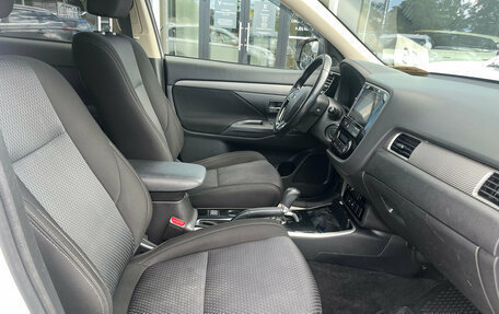 Mitsubishi Outlander III рестайлинг 3, 2018 год, 1 899 000 рублей, 9 фотография