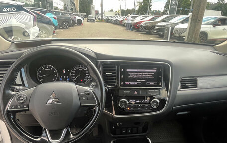 Mitsubishi Outlander III рестайлинг 3, 2018 год, 1 899 000 рублей, 8 фотография