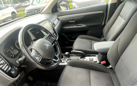 Mitsubishi Outlander III рестайлинг 3, 2018 год, 1 899 000 рублей, 7 фотография