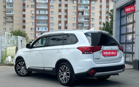 Mitsubishi Outlander III рестайлинг 3, 2018 год, 1 899 000 рублей, 6 фотография
