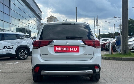 Mitsubishi Outlander III рестайлинг 3, 2018 год, 1 899 000 рублей, 5 фотография