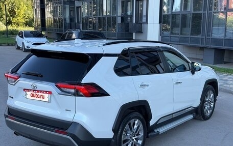 Toyota RAV4, 2019 год, 3 250 000 рублей, 5 фотография