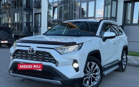 Toyota RAV4, 2019 год, 3 250 000 рублей, 3 фотография