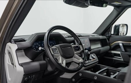 Land Rover Defender II, 2021 год, 9 300 000 рублей, 10 фотография