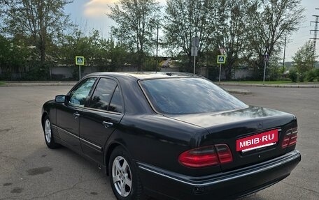 Mercedes-Benz E-Класс, 1999 год, 555 000 рублей, 4 фотография