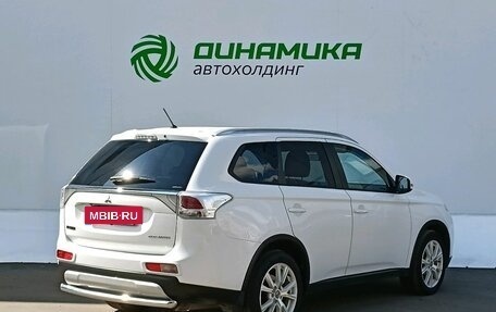 Mitsubishi Outlander III рестайлинг 3, 2014 год, 1 420 000 рублей, 5 фотография