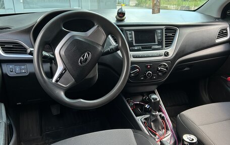 Hyundai Solaris II рестайлинг, 2017 год, 699 000 рублей, 3 фотография