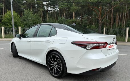 Toyota Camry, 2021 год, 3 750 000 рублей, 6 фотография