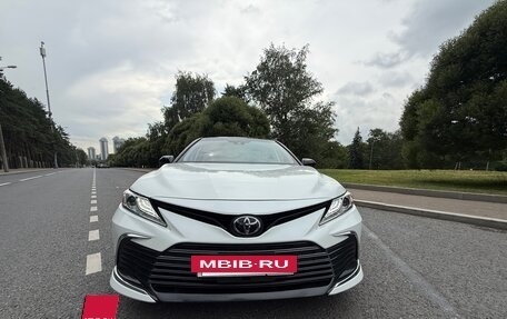 Toyota Camry, 2021 год, 3 750 000 рублей, 4 фотография