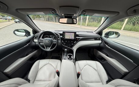 Toyota Camry, 2021 год, 3 750 000 рублей, 10 фотография