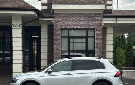 Volkswagen Tiguan II, 2017 год, 2 430 000 рублей, 2 фотография