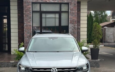 Volkswagen Tiguan II, 2017 год, 2 430 000 рублей, 3 фотография