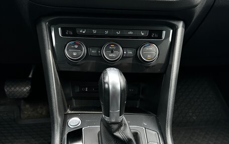 Volkswagen Tiguan II, 2017 год, 2 430 000 рублей, 17 фотография