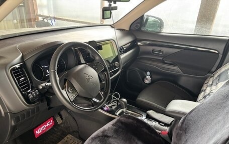 Mitsubishi Outlander III рестайлинг 3, 2020 год, 2 620 000 рублей, 4 фотография