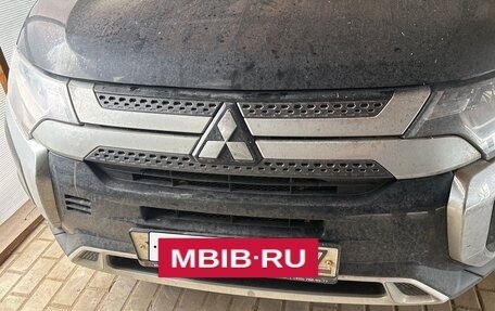 Mitsubishi Outlander III рестайлинг 3, 2020 год, 2 620 000 рублей, 9 фотография