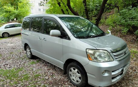 Toyota Noah III, 2005 год, 950 000 рублей, 2 фотография