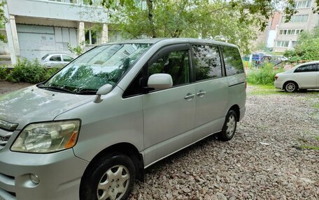 Toyota Noah III, 2005 год, 950 000 рублей, 3 фотография