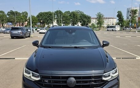 Volkswagen Tiguan II, 2021 год, 3 950 000 рублей, 2 фотография