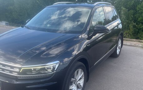 Volkswagen Tiguan II, 2018 год, 2 550 000 рублей, 2 фотография