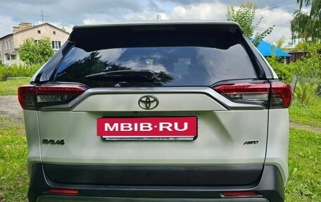 Toyota RAV4, 2021 год, 3 800 000 рублей, 3 фотография