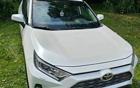 Toyota RAV4, 2021 год, 3 800 000 рублей, 2 фотография