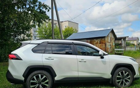 Toyota RAV4, 2021 год, 3 800 000 рублей, 13 фотография