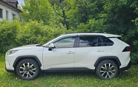 Toyota RAV4, 2021 год, 3 800 000 рублей, 8 фотография
