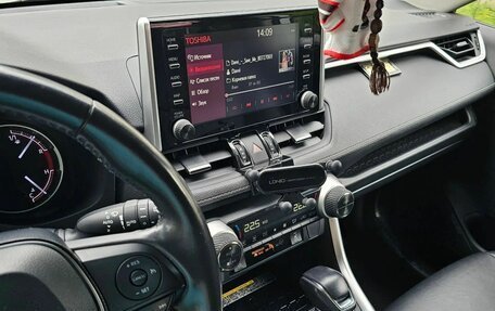 Toyota RAV4, 2021 год, 3 800 000 рублей, 16 фотография