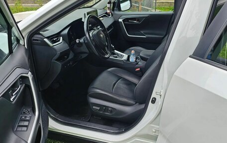 Toyota RAV4, 2021 год, 3 800 000 рублей, 17 фотография