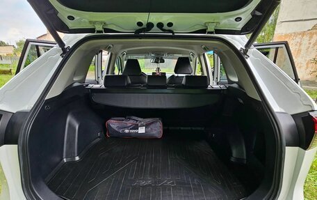 Toyota RAV4, 2021 год, 3 800 000 рублей, 15 фотография