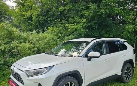 Toyota RAV4, 2021 год, 3 800 000 рублей, 10 фотография