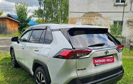 Toyota RAV4, 2021 год, 3 800 000 рублей, 6 фотография