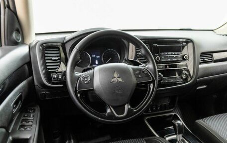 Mitsubishi Outlander III рестайлинг 3, 2019 год, 2 058 000 рублей, 14 фотография