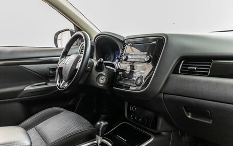 Mitsubishi Outlander III рестайлинг 3, 2019 год, 2 058 000 рублей, 33 фотография