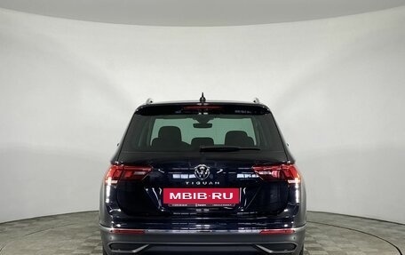Volkswagen Tiguan II, 2021 год, 2 850 000 рублей, 19 фотография
