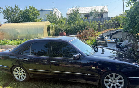Mercedes-Benz E-Класс, 1997 год, 520 000 рублей, 3 фотография