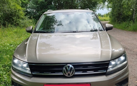 Volkswagen Tiguan II, 2018 год, 2 300 000 рублей, 3 фотография