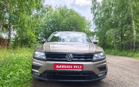 Volkswagen Tiguan II, 2018 год, 2 300 000 рублей, 2 фотография