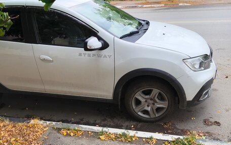 Renault Logan II, 2018 год, 1 100 000 рублей, 7 фотография