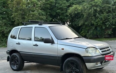 Chevrolet Niva I рестайлинг, 2004 год, 265 000 рублей, 1 фотография