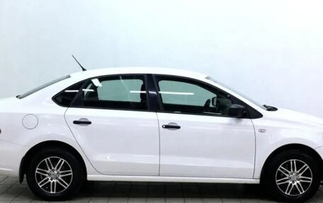 Volkswagen Polo VI (EU Market), 2011 год, 700 000 рублей, 7 фотография