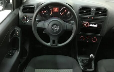 Volkswagen Polo VI (EU Market), 2011 год, 700 000 рублей, 19 фотография