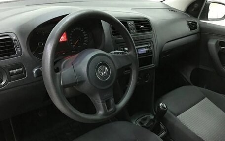 Volkswagen Polo VI (EU Market), 2011 год, 700 000 рублей, 21 фотография