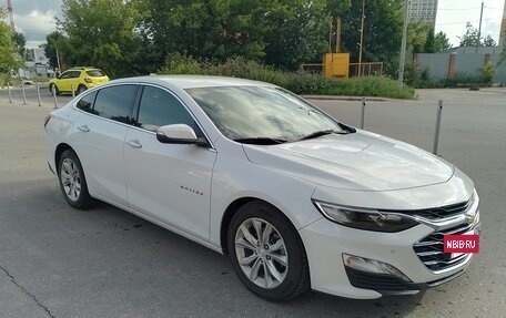 Chevrolet Malibu IX, 2020 год, 2 000 000 рублей, 2 фотография