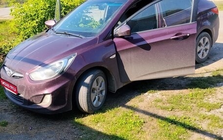 Hyundai Solaris II рестайлинг, 2011 год, 550 000 рублей, 1 фотография