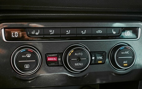 Volkswagen Tiguan II, 2018 год, 2 735 000 рублей, 15 фотография